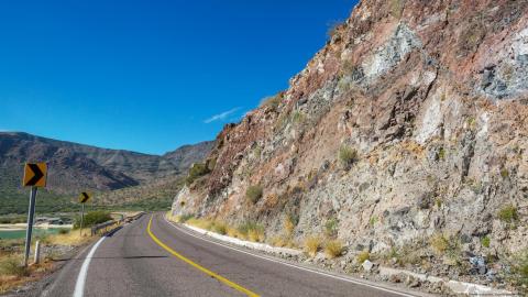 En 2023 hubo un promedio de 25 denuncias diarias por robos en carreteras de México, según cifras oficiales.