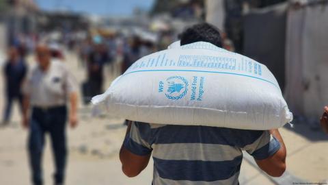 Israel fue criticada anteriormente por lanzar ayuda en palés y causar lesiones.