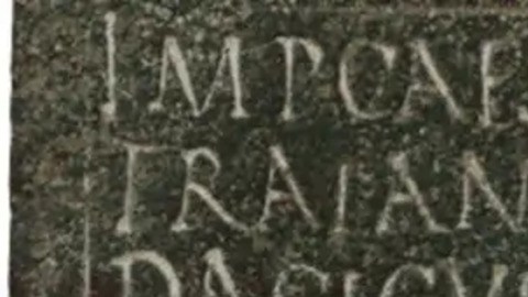 Restauración de una inscripción dañada Fragmento de un diploma militar de bronce procedente de Cerdeña, otorgado por el emperador Trajano a un marinero de un buque de guerra.