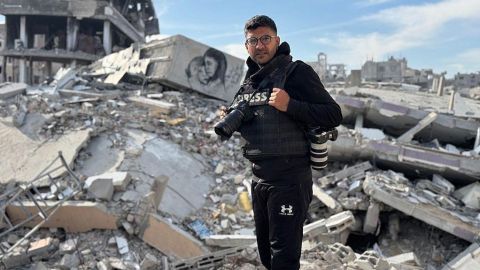 "Ya no tengo fuerzas para trabajar": la desesperada situación de un fotoperiodista palestino en medio de la hambruna que afecta a los habitantes de Gaza