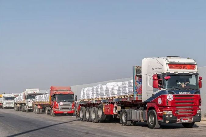 Israel anuncia "pausa táctica" y permite el ingreso de algunos camiones de ayuda a Gaza