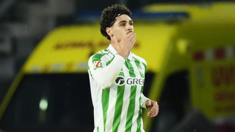 Betis' Johnny Cardoso celebrates after scoring his side's opening goal during a Spanish La Liga soccer match between Real Betis and Real Madrid at the Benito Villamarin stadium in Seville, Spain, Saturday, March 1, 2025. (AP Photo/Jose Breton)