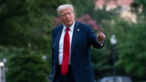 Trump amenaza con aranceles a Rusia si no alcanza acuerdo de paz con Ucrania