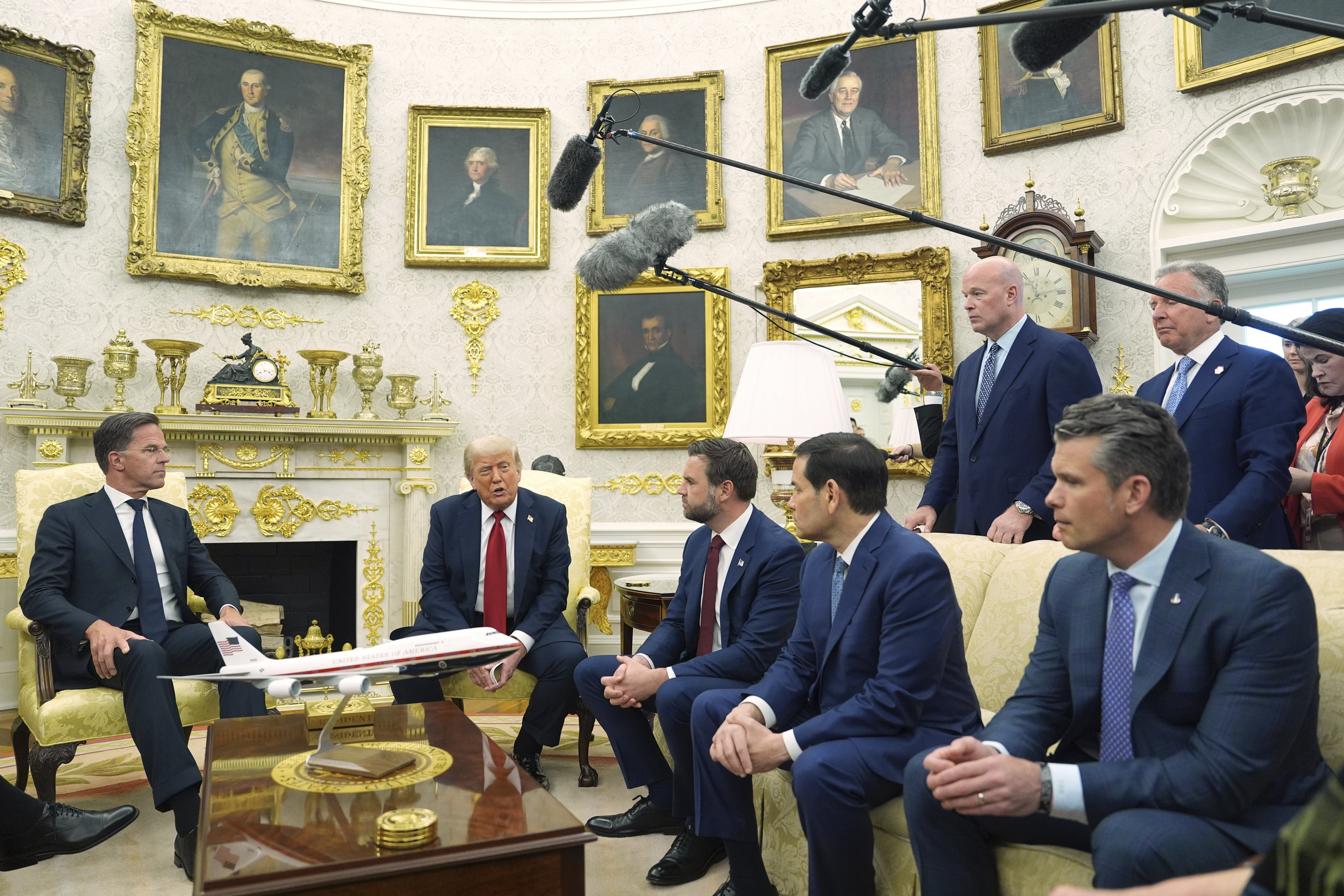 Trump dice que enviará armas para Ucrania pero los socios de la OTAN "las pagarán"