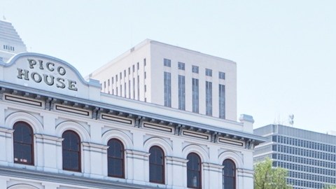 La activista y trabajadora agrícola Xochitl Núñez anuncia una "Huelga Nacional de Trabajadores Agrícolas por la Dignidad" ante redadas de ICE.