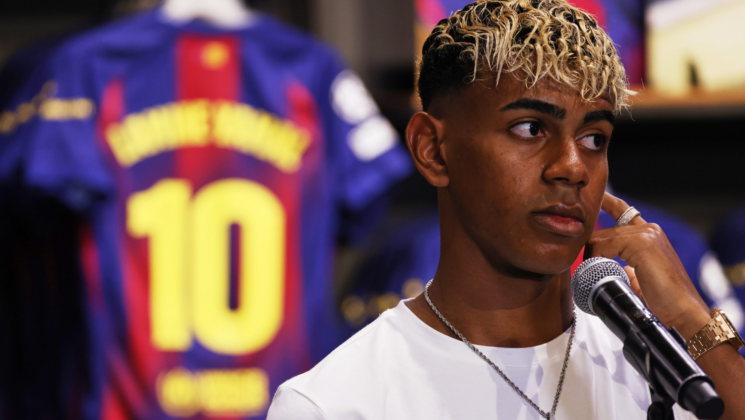 Dorsal 10 de Lamine Yamal desata fiebre de compras de fans en la tienda del  FC Barcelona - La Opinión