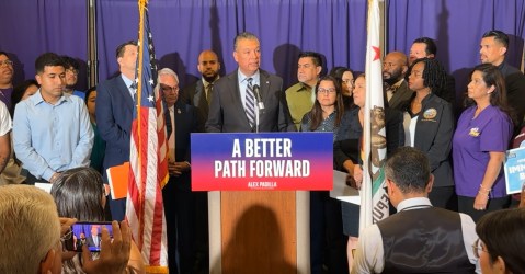 El senador Alex Padilla presentó nuevamente proyecto de Ley de Registro.