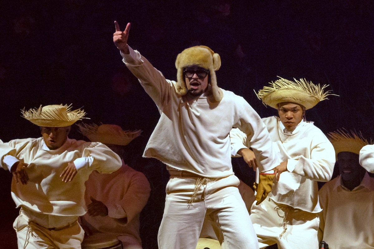 Bad Bunny lanza ‘ALAMBRE PúA’ en medio de su residencia en Puerto Rico