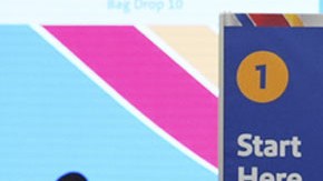 Viajeros arribando al aeropuerto internacional de Denver, Colorado