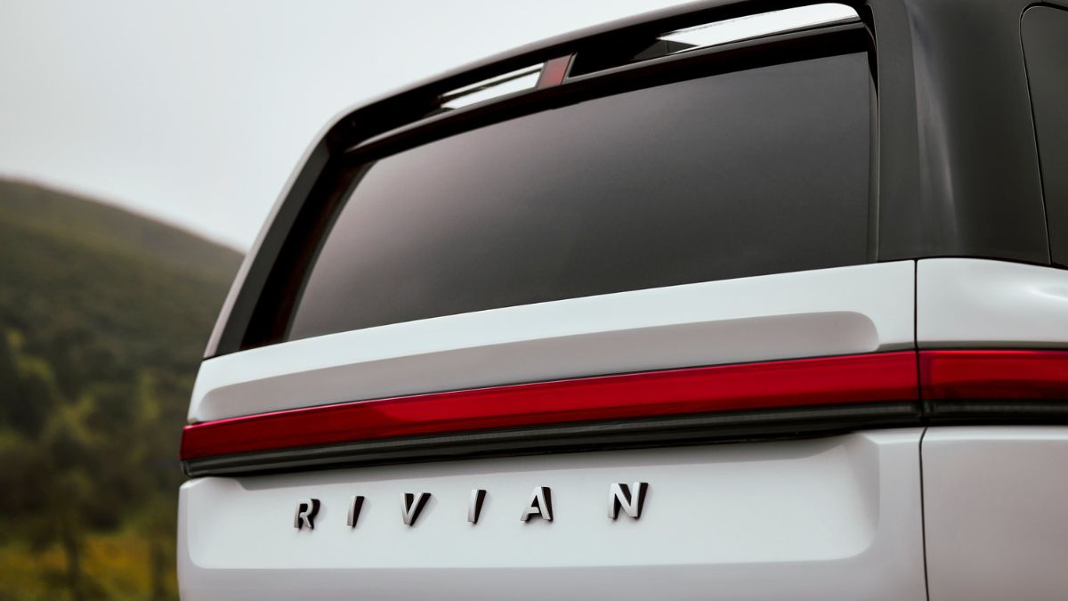 Hay despidos en Rivian y Volkswagen acude a su auxilio