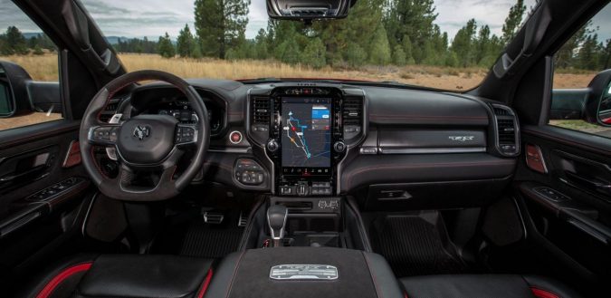 El interior de la Ram 1500 TRX 2024