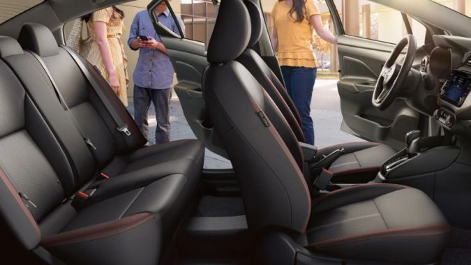 El interior del Nissan Versa 2025