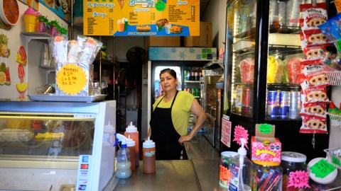 Magdalena López, dueña de Blue Banana, dice que tal vez tendrá que buscar otro trabajo.