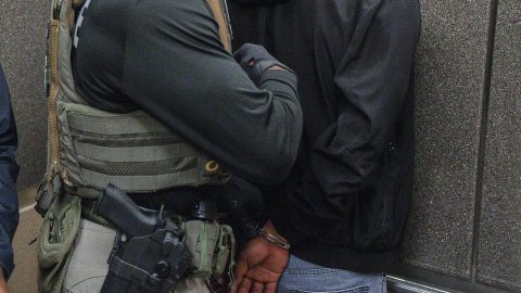 Autoridades ligaría a Tae Heung "Will" Kim con un cargo menor de posesión de marihuana de hace casi 15 años.