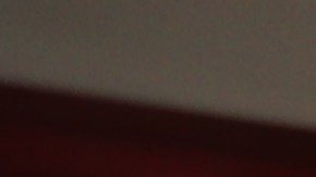 María Luisa Jiménez, de 63 años observa la gran cantidad de frutas y legumbres que se lleva gratis a su casa.