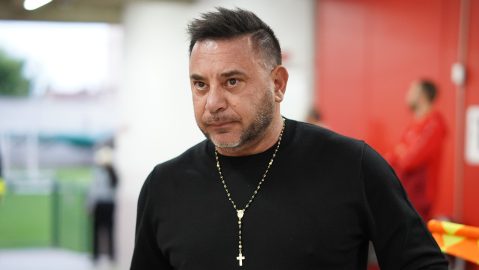 Toluca, Estado de México, 17 de mayo de 2025. Antonio Mohamed "Turco", Director Técnico, durante el partido correspondiente a la vuelta de las Semifinales del torneo Clausura 2025 de la Liga BBVA MX, entre los Diablos Rojos del Toluca y los Tigres de la UANL, realizado en el estadio Nemesio Diez. Foto: Imago7
