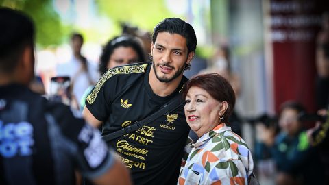 Salt Lake, Utah, Estados Unidos de Norteamerica a 5 de junio de 2025. Raúl Jiménez a la llegada de la selección nacional de México a Utah, para iniciar el Mextour 2025.Foto/Imago7/ Etzel Espinosa