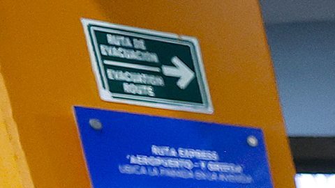 Ángel Correa a su llegada al aeropuerto de Monterrey.