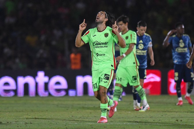 Ciudad Juárez, Chihuahua, 11 de julio de 2025. Rodolfo Pizarro en festejo de gol, durante el partido correspondiente a la jornada 1 del torneo Apertura 2025 de la Liga BBVA MX, entre los Bravos de FC Juárez y las Águilas del América, realizado en realizado en el estadio Olímpico Benito Juárez. Foto: Imago7/Alejandro Rodríguez