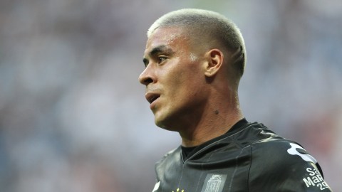Brian Fernández, delantero argentino, en su paso por el Necaxa en 2019.