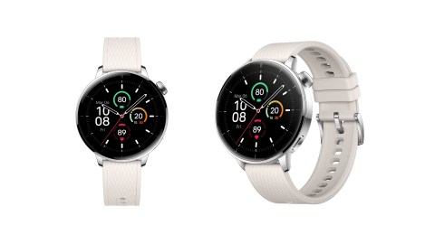 El OnePlus Watch 3 43mm está disponible en dos acabados metálicos: Black Steel (negro acero) y Silver Steel (acero plateado)