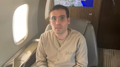 La primera foto de Ovidio Guzmán López en Estados Unidos fue difundida por el exagente de la DEA Derek S. Maltz.