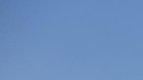 ALTADENA (United States), 08/07/2025.- A destroyed home is being rebuilt on the six month anniversary of the Eaton Fire in Altadena, California, USA, 07 July 2025. On the six month anniversary of the Eaton and Palisades fires, Governor Gavin Newsom today announced the substantial completion of the public debris removal program from more than 10,000 fire damaged parcels. EFE/EPA/ALLISON DINNER