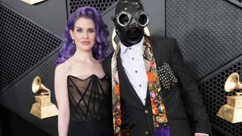 Kelly Osbourne se compromete en el último show de su padre con Black Sabbath