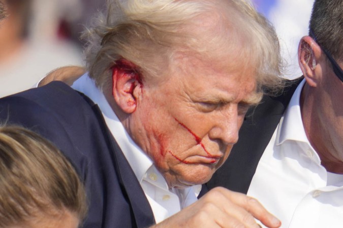 Donald Trump herido durante un atentado en su contra
