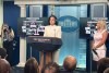La directora de Inteligencia Nacional, Tulsi Gabbard, y la portavoz de la Casa Blanca, Karoline Leavitt.