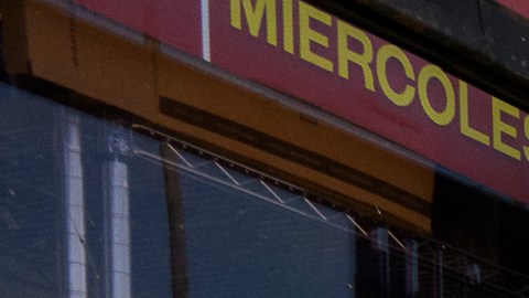 Negocios en Van Nuys Blvd. han experimentado una escasez de clientes ante las redadas.