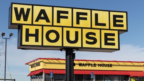 Waffle House reduce el costo de los huevos en sus platos