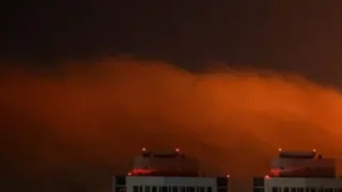 Los ataques con drones desencadenan incendios en zonas residenciales.