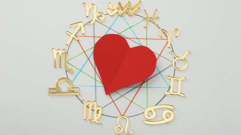 Los elementos zodiacales pueden ayudarte a descubrir tu compatibilidad astrológica.