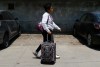 Una inmigrante que regresó voluntariamente a Honduras desde EE.UU. por temor a ser deportada, a su llegada al aeropuerto en San Pedro Sula.