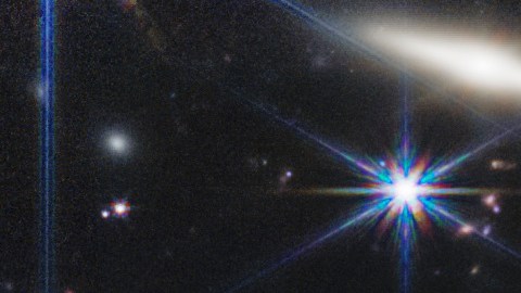 Captan señal extrema proveniente de galaxia cercana que explicaría el universo primitivo.