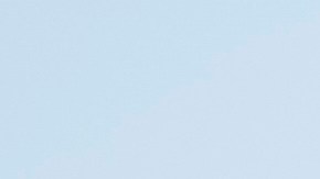 El ministro del Interior venezolano, Diosdado Cabello, frente a un avión que trajo de regreso a migrantes venezolanos deportados por EE.UU. a El Salvador.