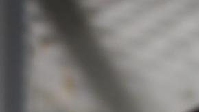 Presuntos miembros de pandillas presos en la carcel CECOT de El Salvador.