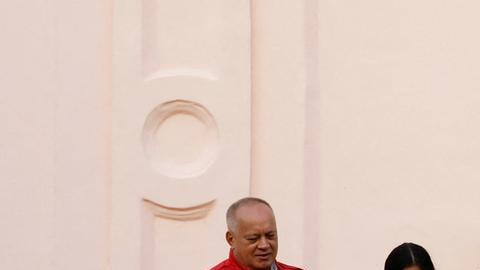 Nicolás Maduro (centro) rodeado de sus más cercanos colaboradores del gobierno.