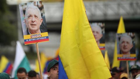 Justicia de Colombia ordena liberar a expresidente Uribe