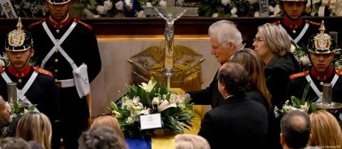 Miguel Uribe Turbay es velado en el Capitolio de Colombia