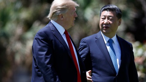 Trump firma orden que prorroga otros 90 días los aranceles para China