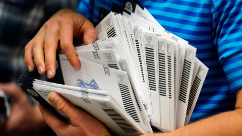 El voto por correo es utilizado por más del 30% de los votantes en EE.UU.