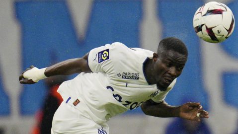 Eric Bailly diurante un juego del Marsella.