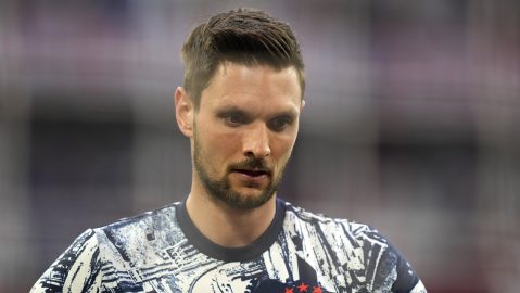 Bayern's goalkeeper Sven Ulreich warms up prior to the German Bundesliga soccer match between FC Bayern Munich and Borussia Dortmund at the Allianz Arena stadium, in Munich, Germany, Saturday, March 30, 2024. (AP Photo/Matthias Schrader)