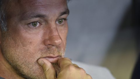 Gabriel Milito solo tiene una victoria en cuatro partidos.