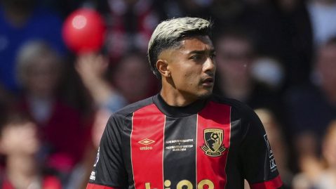 Julián Araujo tiene un contrato con el Bournemoth hasta 2027.
