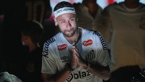 Neymar durante su presentación oficial como jugador de Santos.