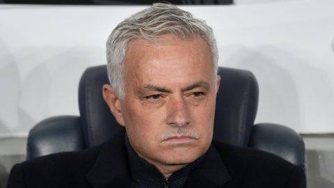 José Mourinho inició con el pie izquierdo la temporada con el Fenerbahce.