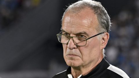 Uruguay's coach Marcelo Bielsa looks on during a qualifying soccer match against Argentina for the FIFA World Cup 2026 in Montevideo, Uruguay, Friday, March 21, 2025. (AP Photo/Santiago Mazzarovich)